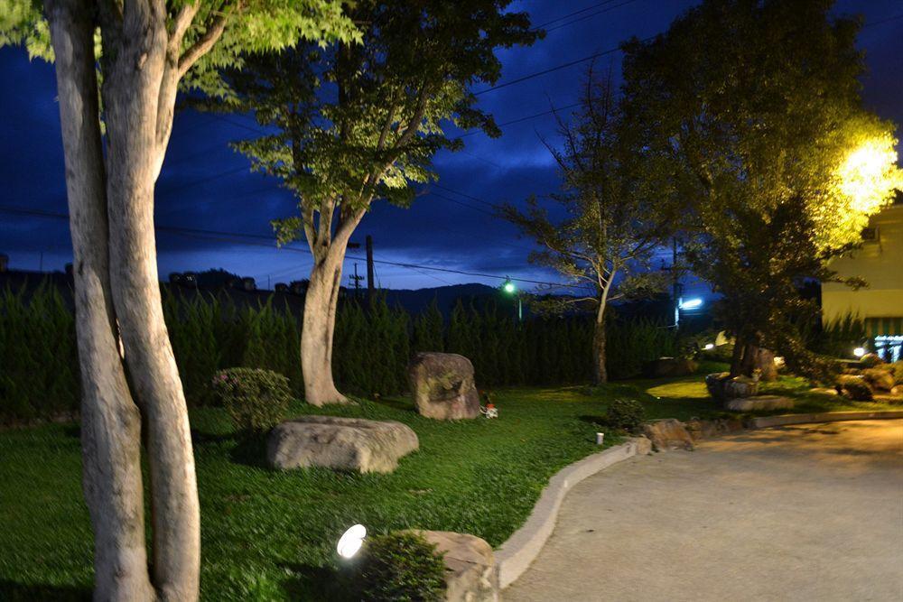 Bed and Breakfast 山久蒔x勺光 Yuchi Zewnętrze zdjęcie